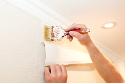 Pose de papier peint à Duault — revêtements muraux et toiles de verre